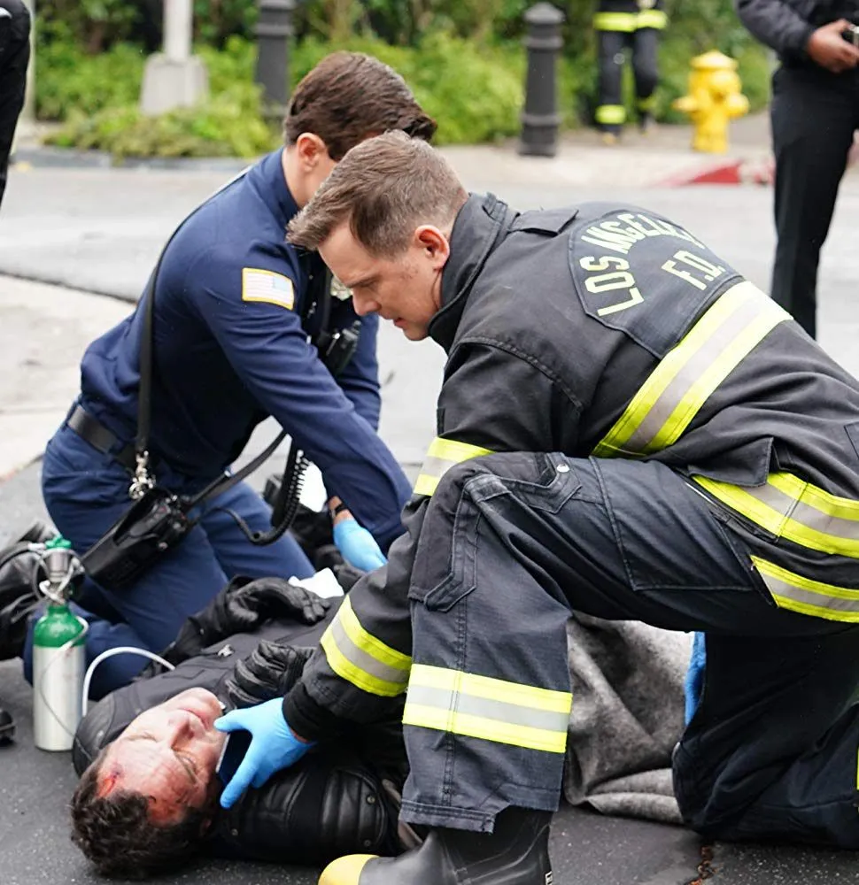 Кадр 1 из 9-1-1 служба порятунку
