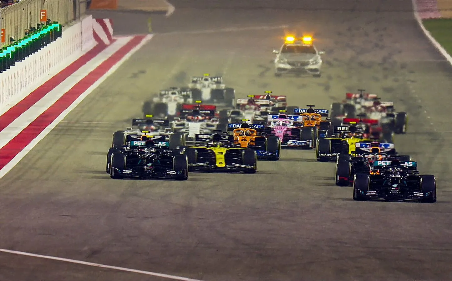 Кадр 1 из Formula 1: Жени, щоб вижити